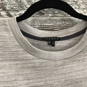 Theory T-shirt size medium color gray multi